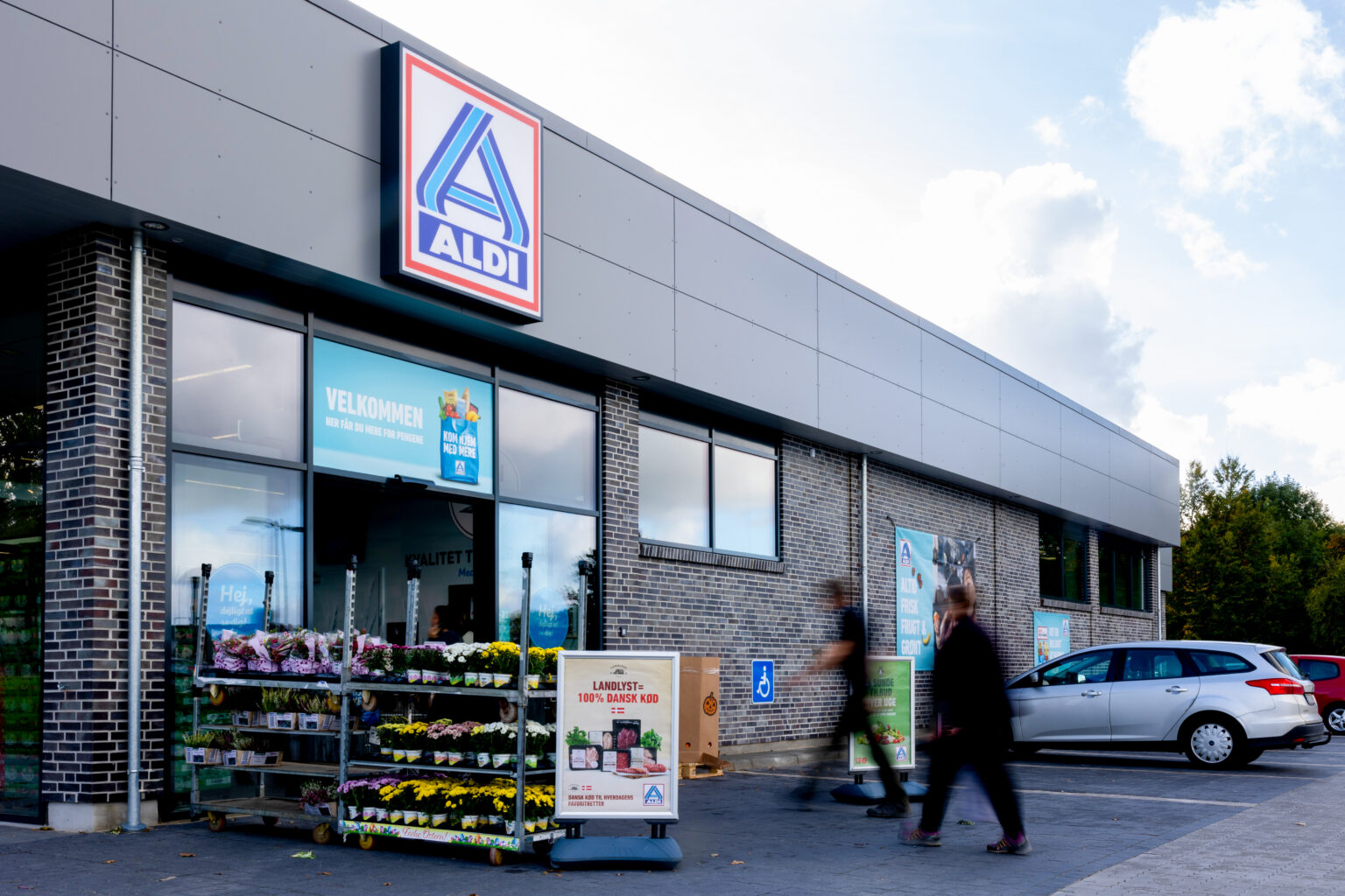 To Aldi-butikker i Aalborg holder ophørsudsalg med store rabatter. Kunderne kan spare helt op til 70 % på alle varer* i butikkens sidste åbningsuge fra fredag den 20. januar. Sidste åbningsdag er torsdag den 26. januar 2023.