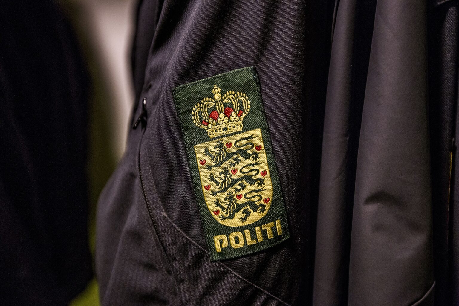Nordjyllands Politi efterlyser, i forbindelse med en konkret efterforskning, nu et væsentligt vidne, der fredag den 27. januar 2023 midt på eftermiddagen var impliceret i et færdselsuheld i Ø-gadekvarteret i Aalborg. Vidnet kan henvende sig på telefon 114.