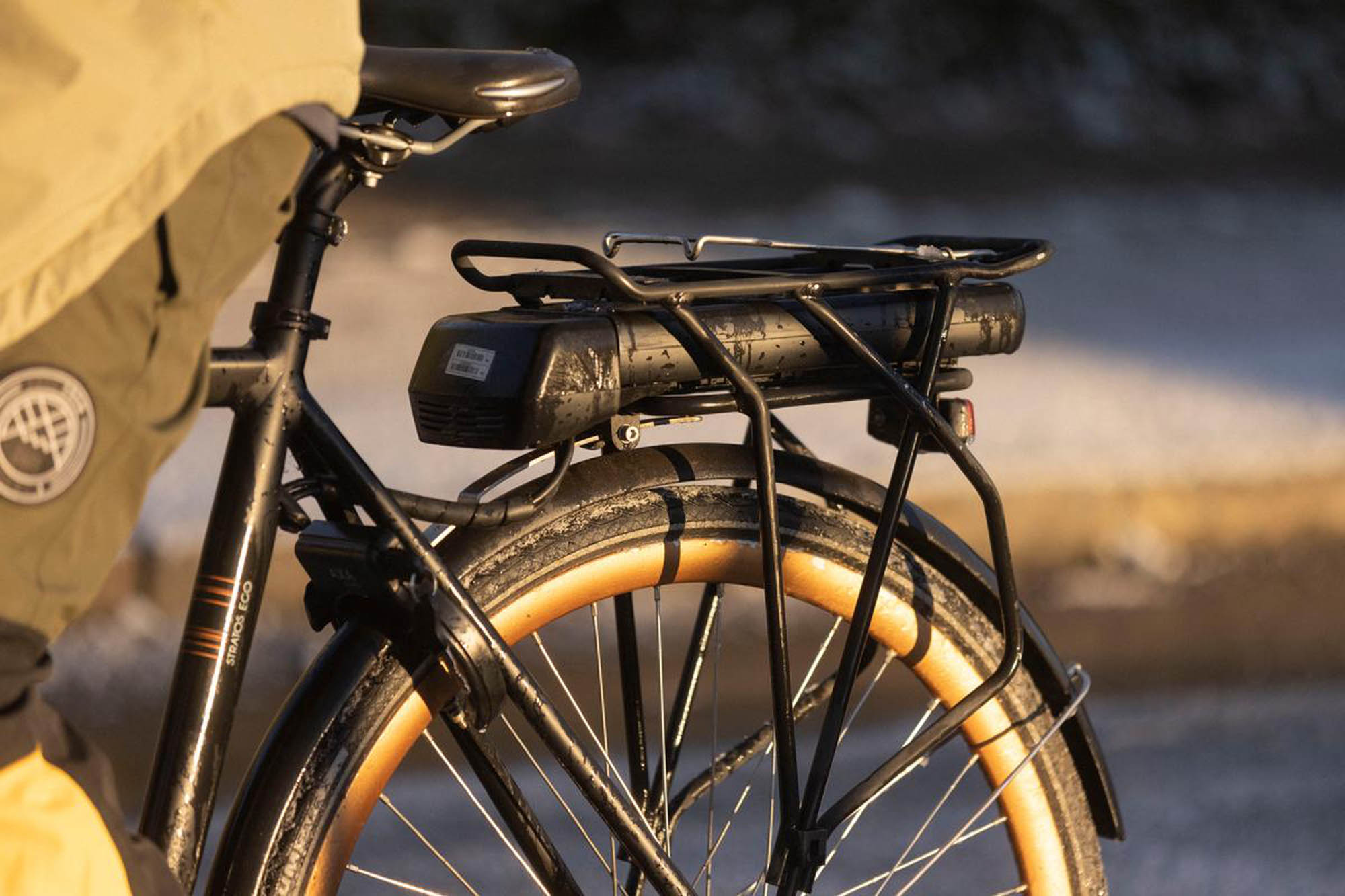 En ny rapport fra Vejdirektoratet viser, at danskerne har taget elcyklen til sig i en sådan grad, at den tohjulede med batteri og motor snart kan overhale den klassiske cykel i popularitet. Det gælder både i storbyerne og på landet, blandt unge og ældre.